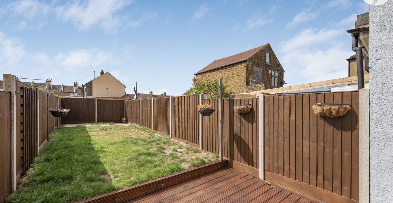 2 bedroom house for sale in Swanscombe | Robinson Jackson