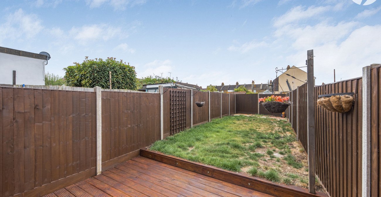 2 bedroom house for sale in Swanscombe | Robinson Jackson