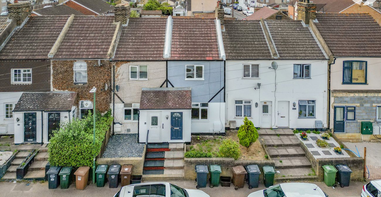 2 bedroom house for sale in Swanscombe | Robinson Jackson