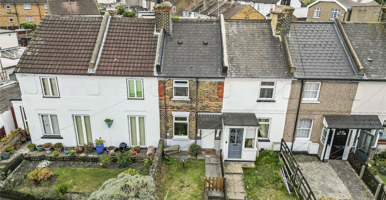 2 bedroom house for sale in Swanscombe | Robinson Jackson