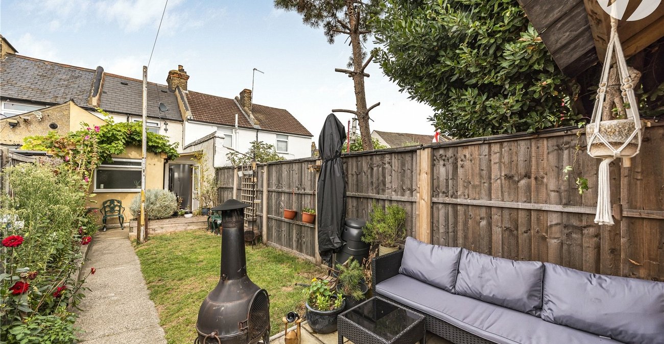 2 bedroom house for sale in Swanscombe | Robinson Jackson