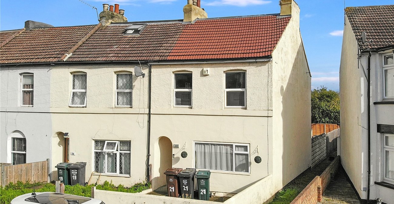 2 bedroom house for sale in Swanscombe | Robinson Jackson