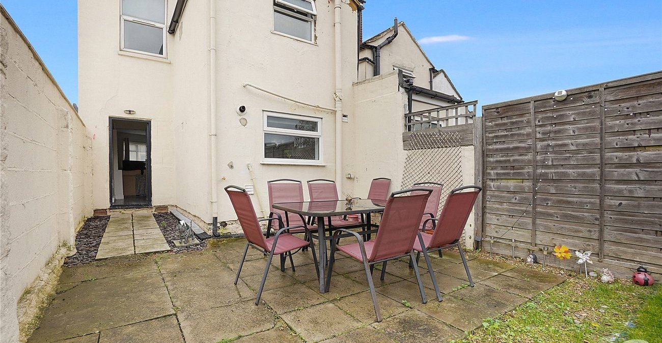 2 bedroom house for sale in Swanscombe | Robinson Jackson