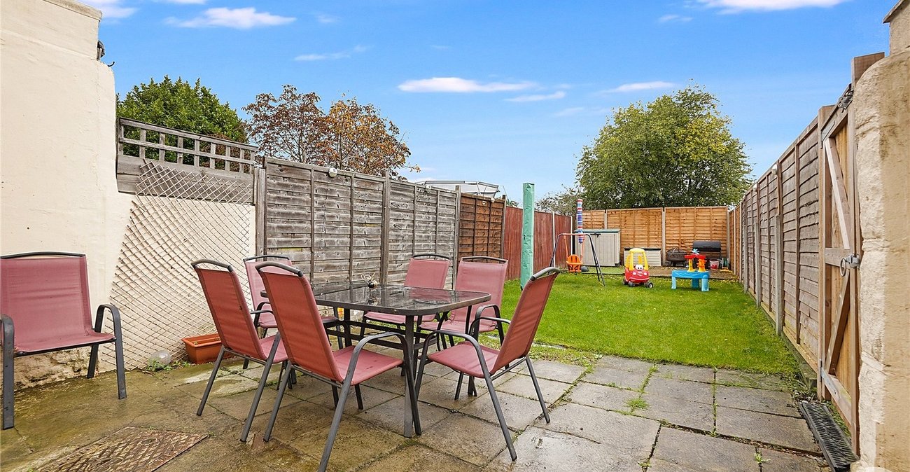 2 bedroom house for sale in Swanscombe | Robinson Jackson