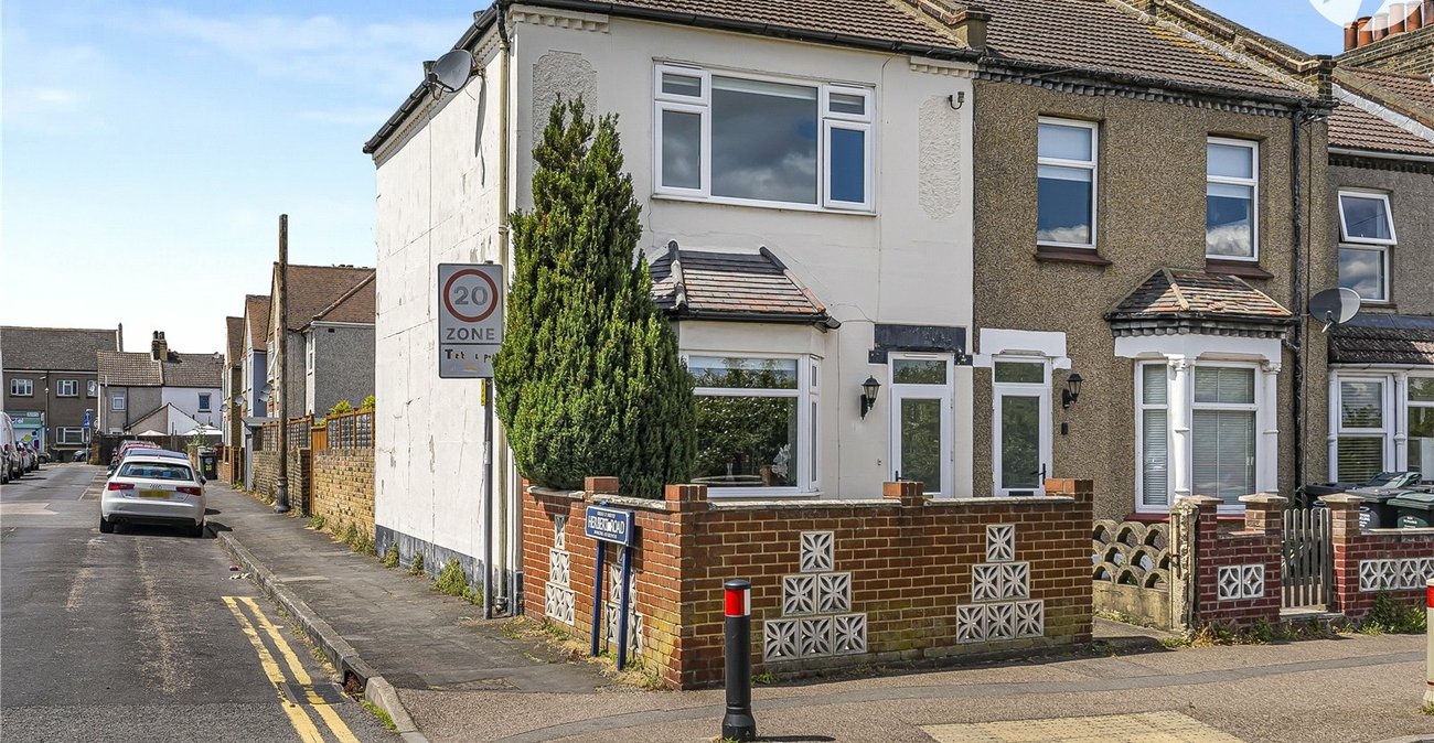 3 bedroom house for sale in Swanscombe | Robinson Jackson