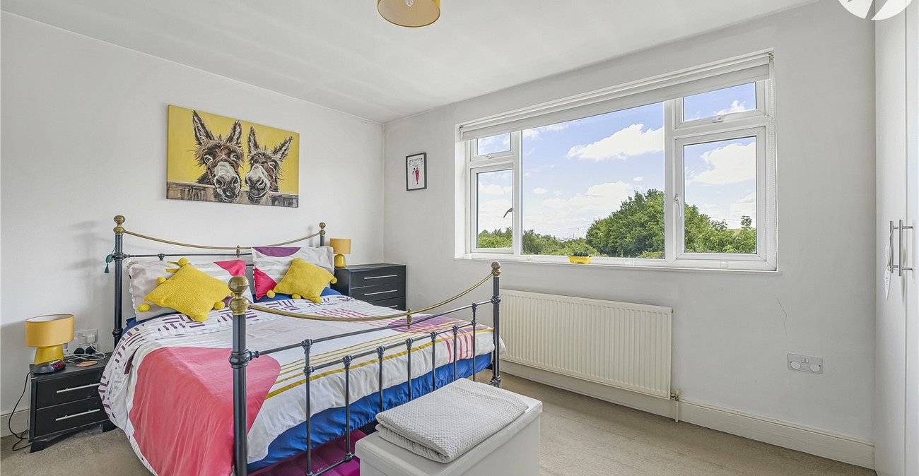 3 bedroom house for sale in Swanscombe | Robinson Jackson