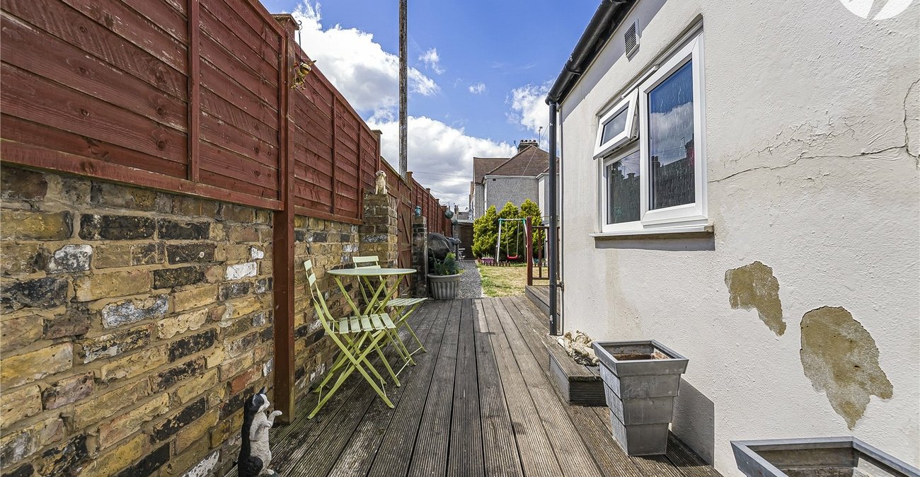 3 bedroom house for sale in Swanscombe | Robinson Jackson