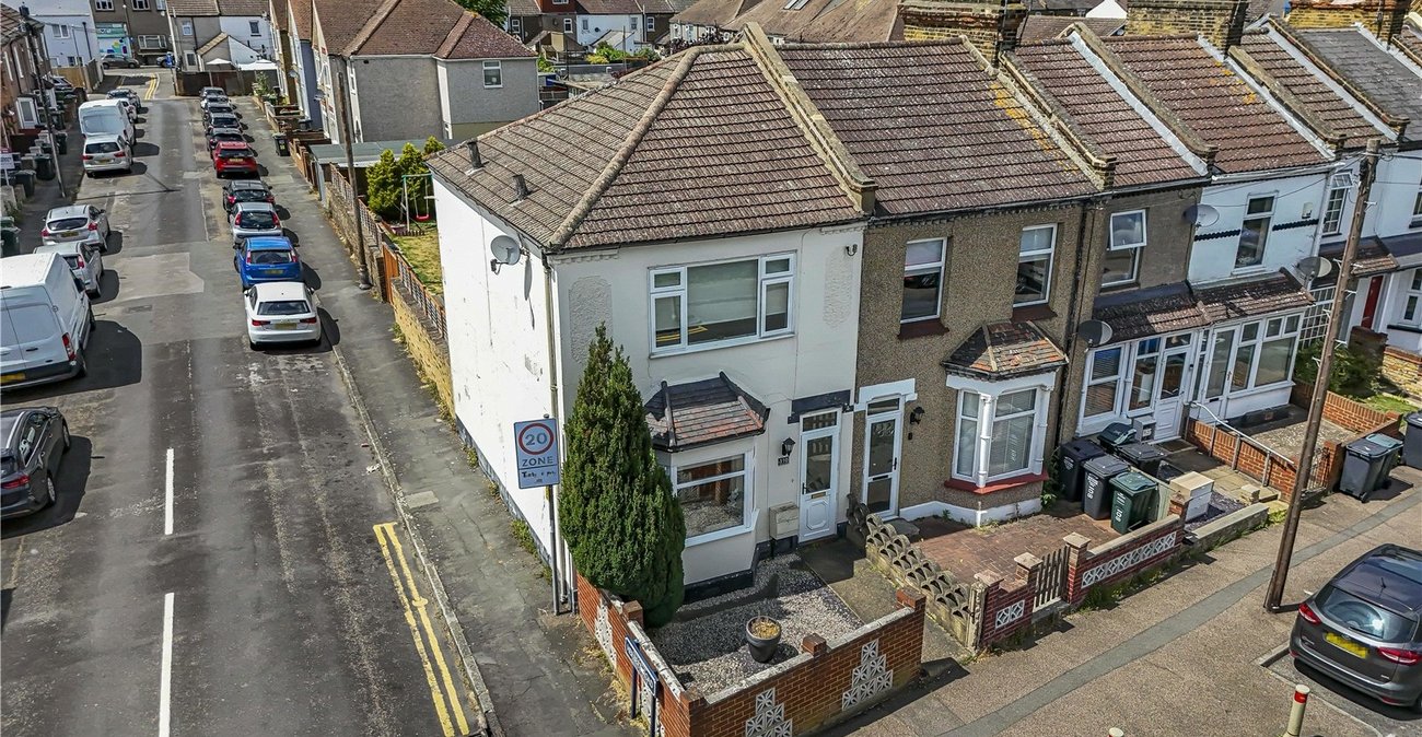 3 bedroom house for sale in Swanscombe | Robinson Jackson