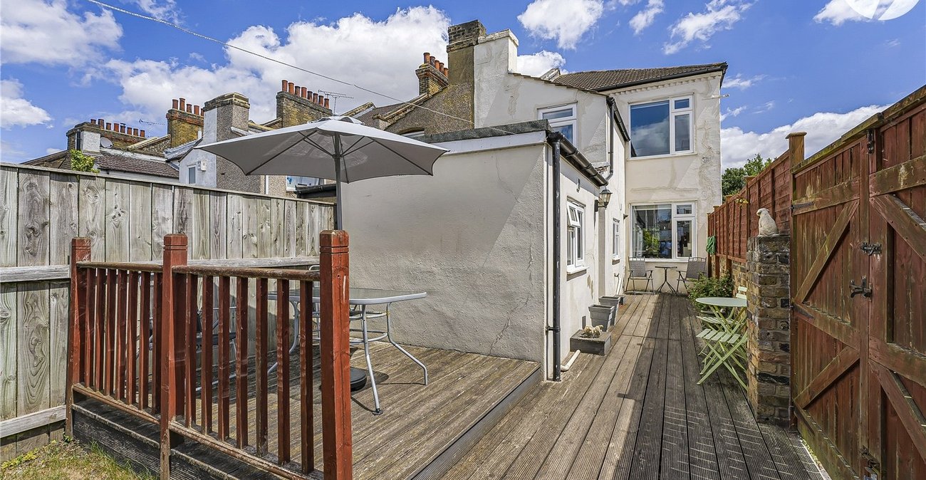 3 bedroom house for sale in Swanscombe | Robinson Jackson