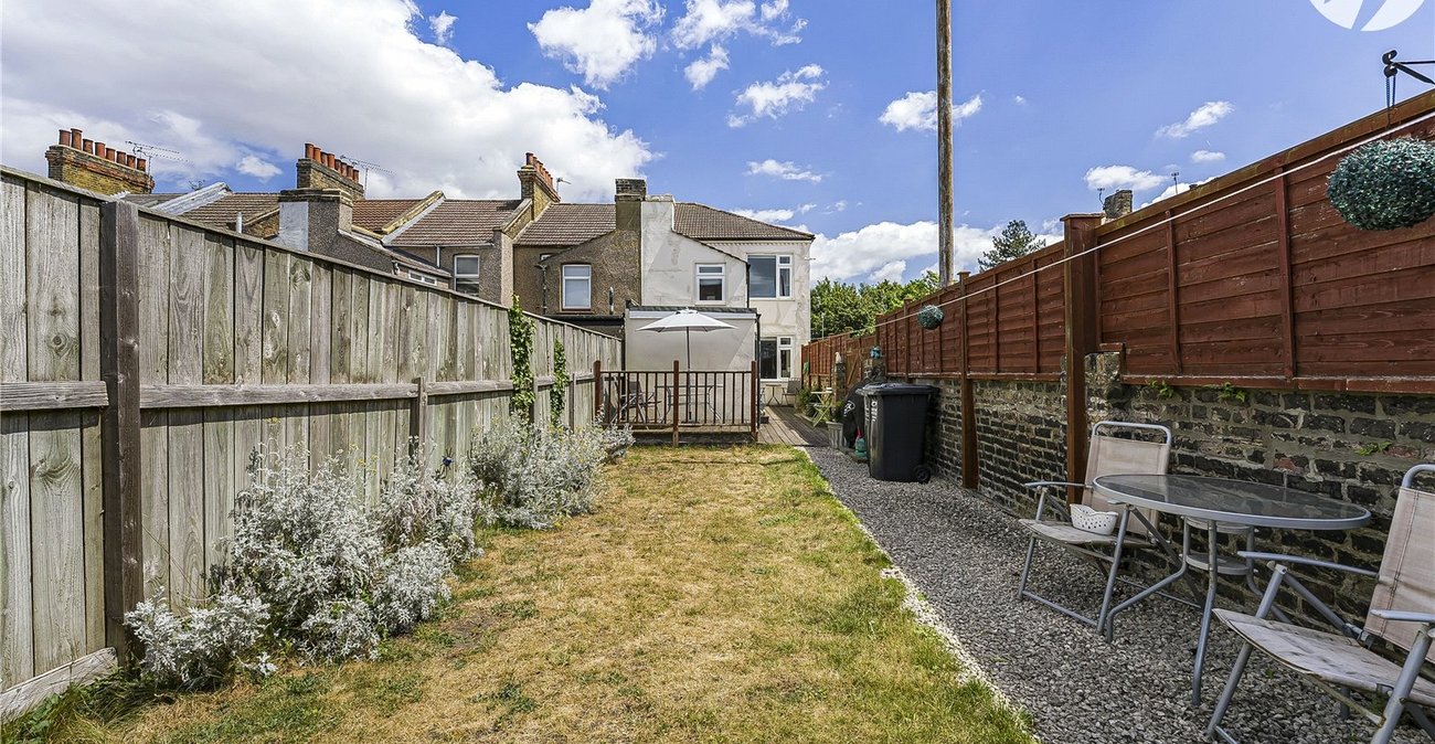 3 bedroom house for sale in Swanscombe | Robinson Jackson