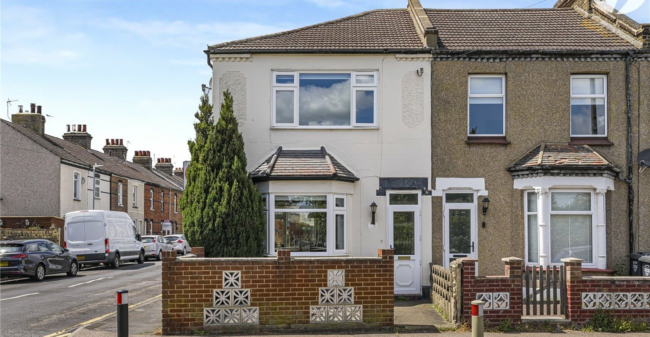 3 bedroom house for sale in Swanscombe | Robinson Jackson
