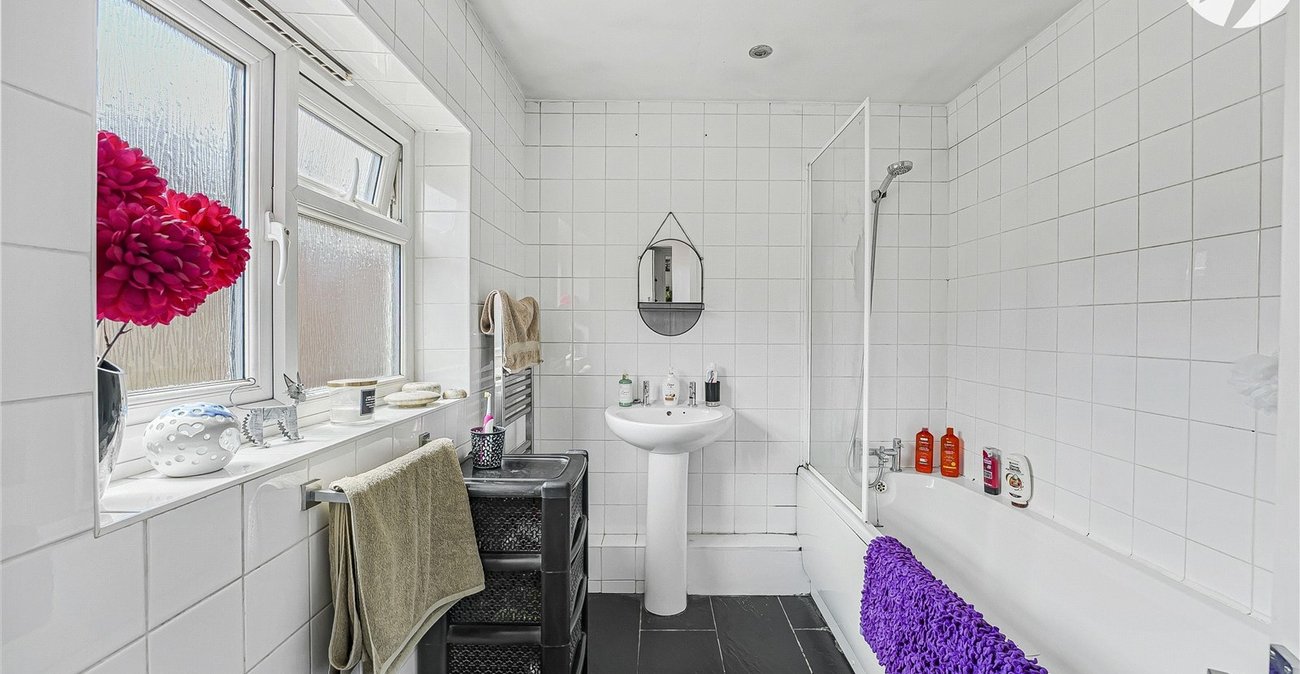 3 bedroom house for sale in Swanscombe | Robinson Jackson