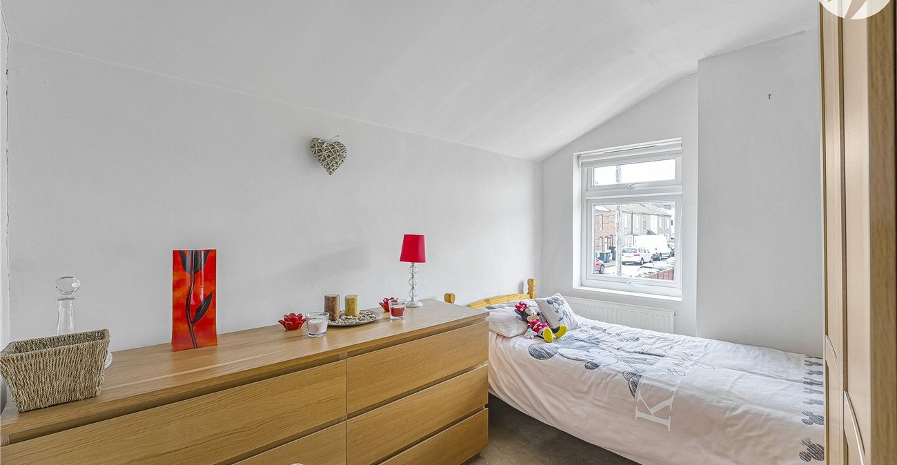 3 bedroom house for sale in Swanscombe | Robinson Jackson