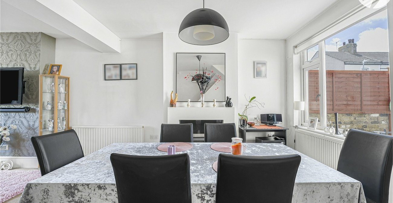 3 bedroom house for sale in Swanscombe | Robinson Jackson