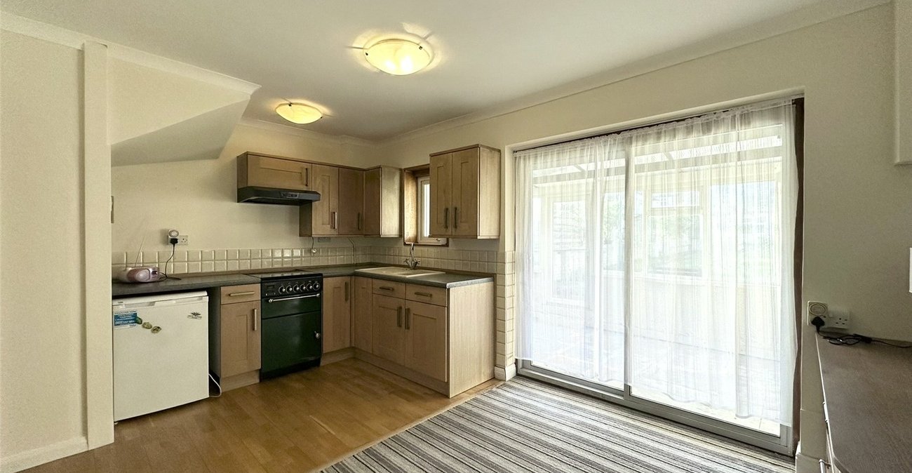 3 bedroom house for sale in Swanscombe | Robinson Jackson