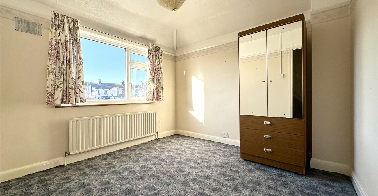 3 bedroom house for sale in Swanscombe | Robinson Jackson