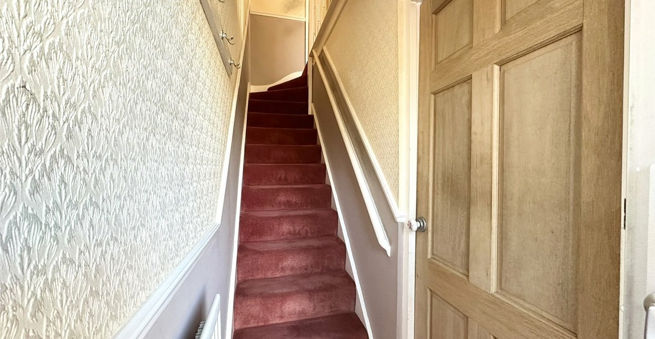 3 bedroom house for sale in Swanscombe | Robinson Jackson