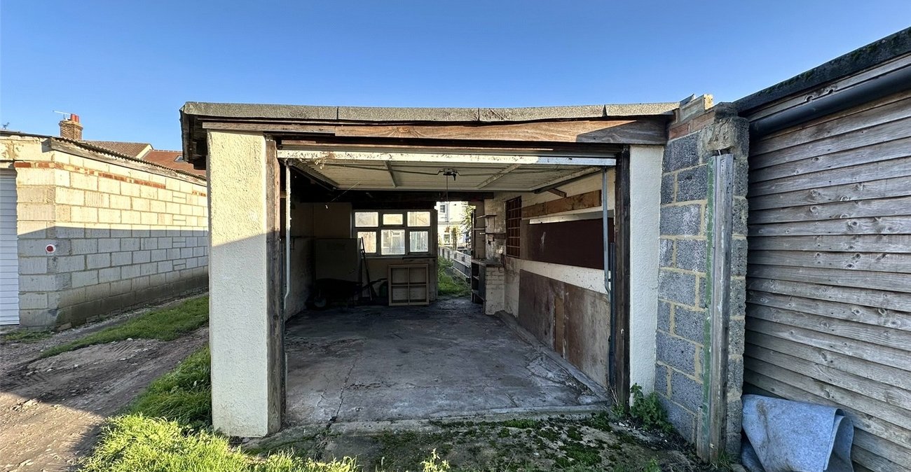 3 bedroom house for sale in Swanscombe | Robinson Jackson