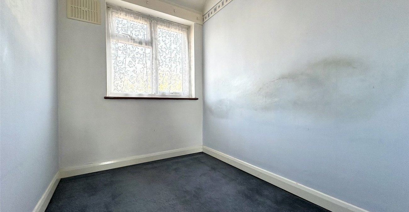 3 bedroom house for sale in Swanscombe | Robinson Jackson