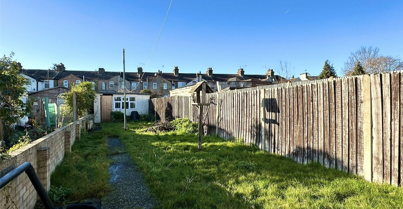 3 bedroom house for sale in Swanscombe | Robinson Jackson