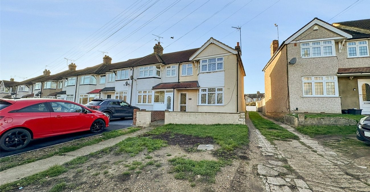 3 bedroom house for sale in Swanscombe | Robinson Jackson