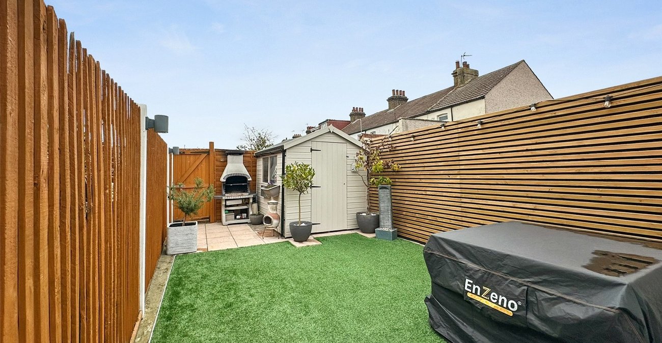 2 bedroom house for sale in Swanscombe | Robinson Jackson