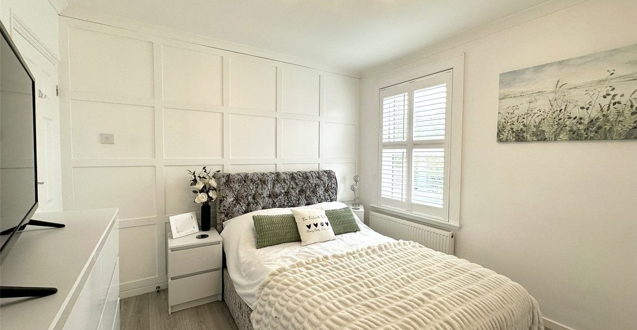 2 bedroom house for sale in Swanscombe | Robinson Jackson