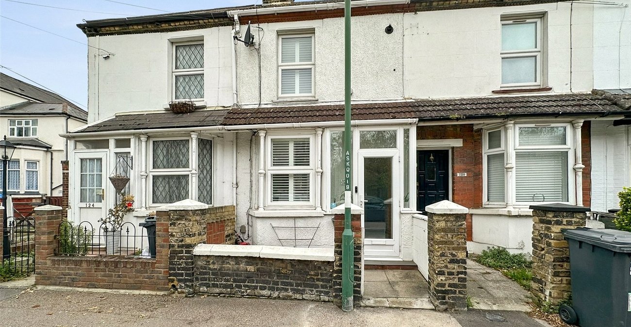 2 bedroom house for sale in Swanscombe | Robinson Jackson