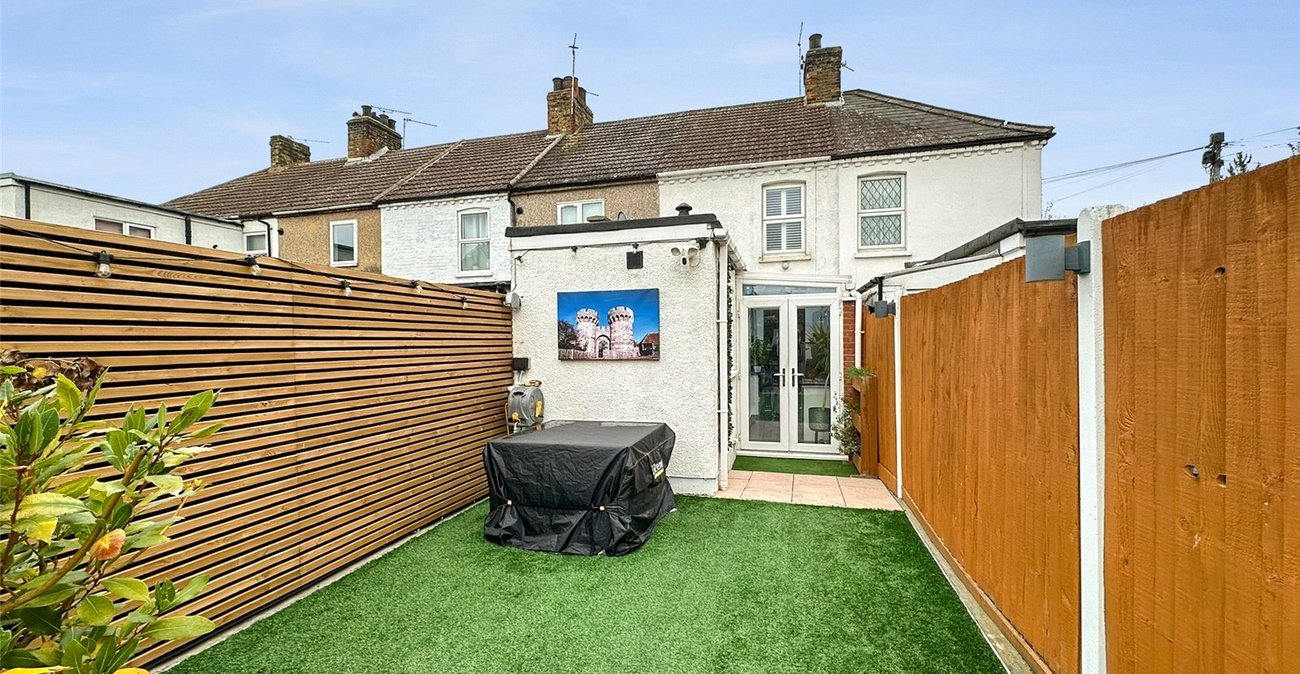 2 bedroom house for sale in Swanscombe | Robinson Jackson