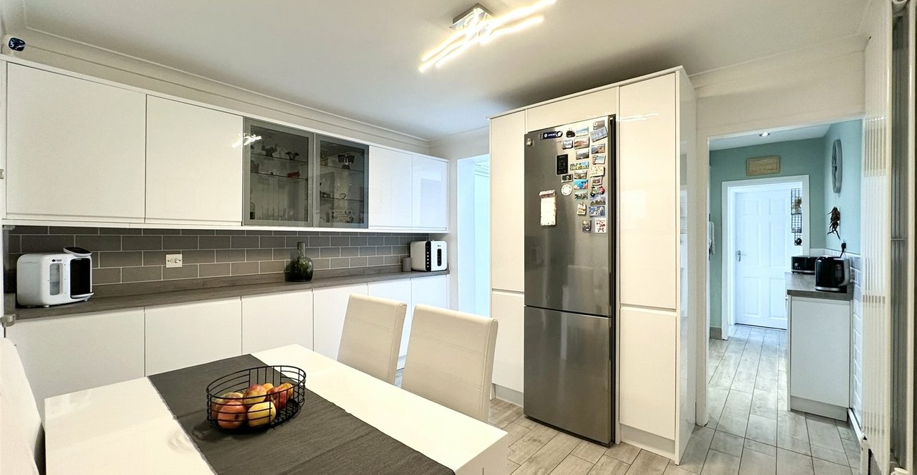 2 bedroom house for sale in Swanscombe | Robinson Jackson