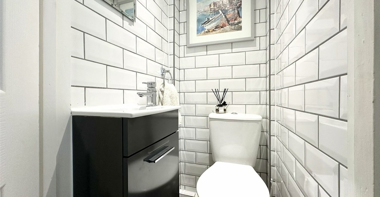 2 bedroom house for sale in Swanscombe | Robinson Jackson