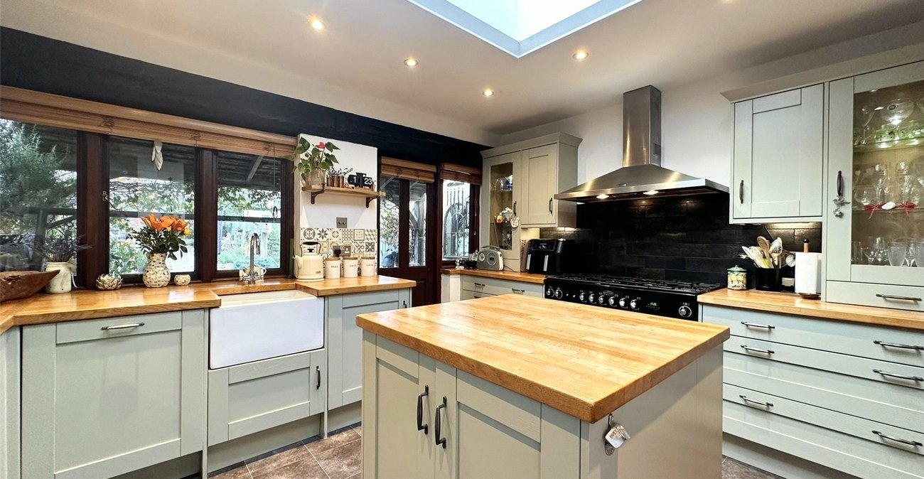 3 bedroom house for sale in Swanscombe | Robinson Jackson