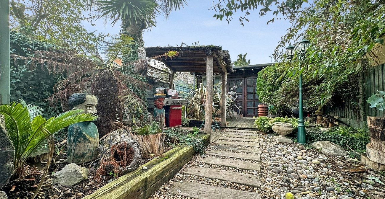 3 bedroom house for sale in Swanscombe | Robinson Jackson