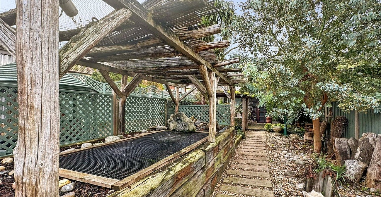 3 bedroom house for sale in Swanscombe | Robinson Jackson