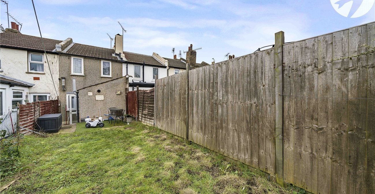 2 bedroom house for sale in Swanscombe | Robinson Jackson