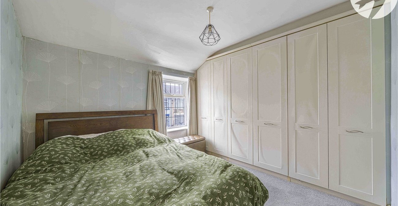 2 bedroom house for sale in Swanscombe | Robinson Jackson