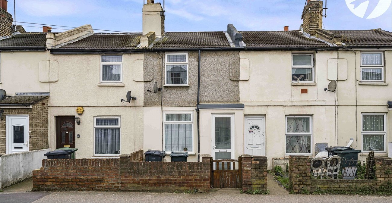 2 bedroom house for sale in Swanscombe | Robinson Jackson