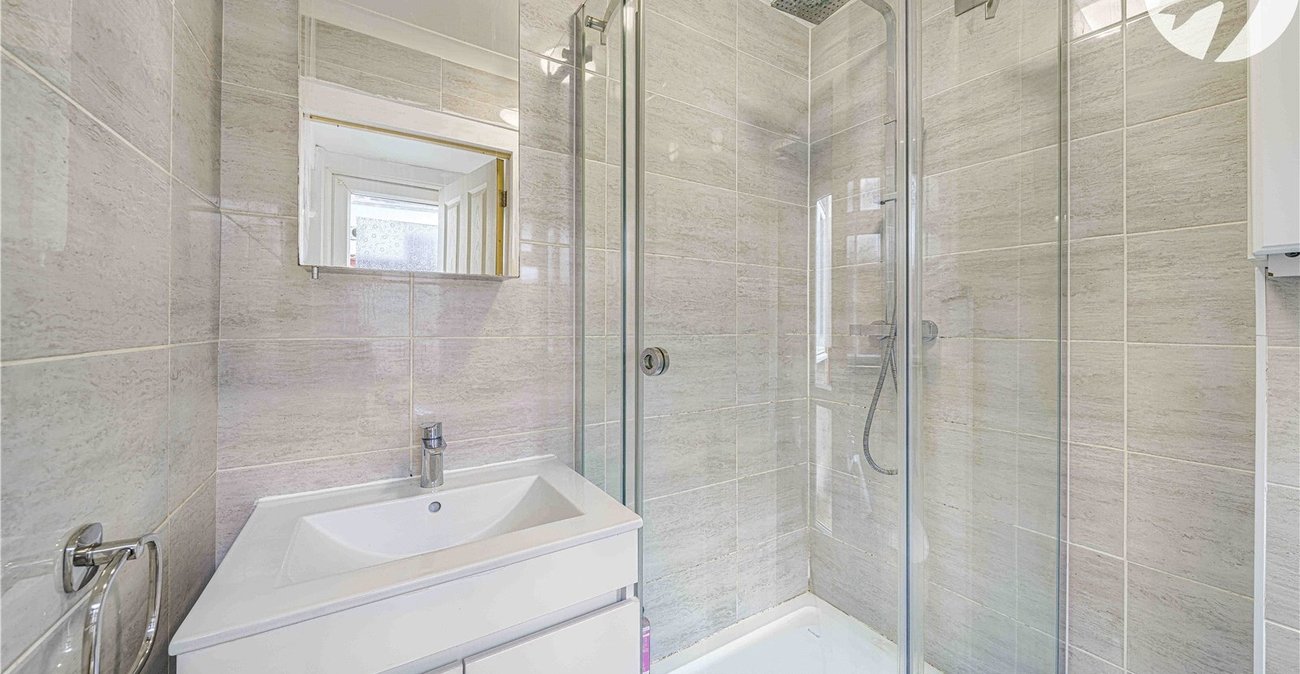 2 bedroom house for sale in Swanscombe | Robinson Jackson