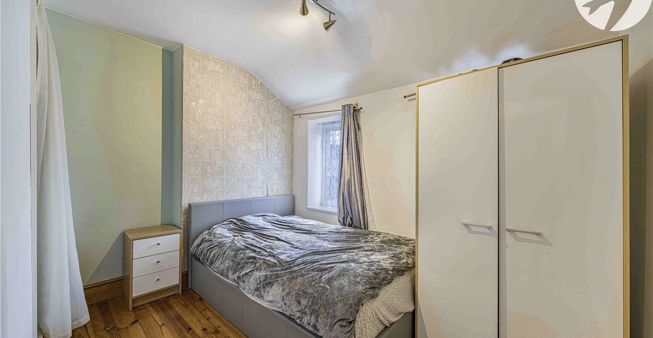 2 bedroom house for sale in Swanscombe | Robinson Jackson