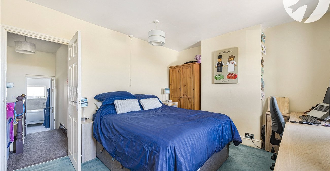 2 bedroom house for sale in Swanscombe | Robinson Jackson