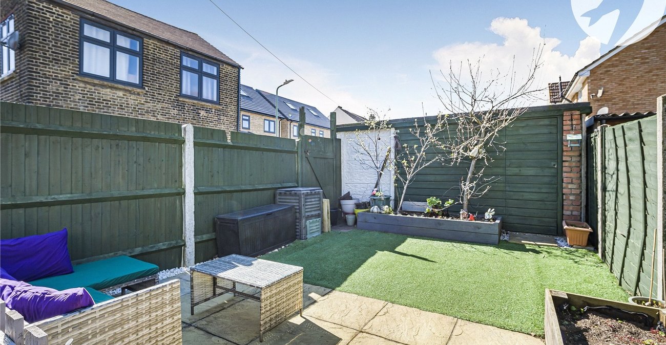 2 bedroom house for sale in Swanscombe | Robinson Jackson