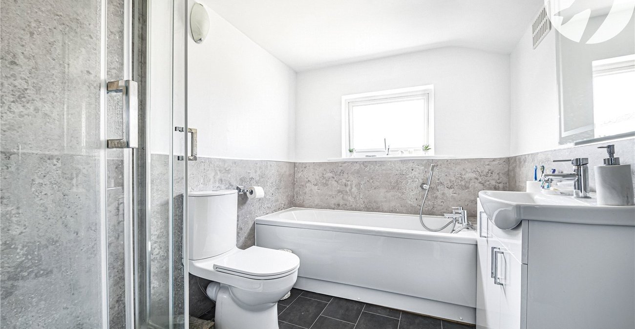 2 bedroom house for sale in Swanscombe | Robinson Jackson