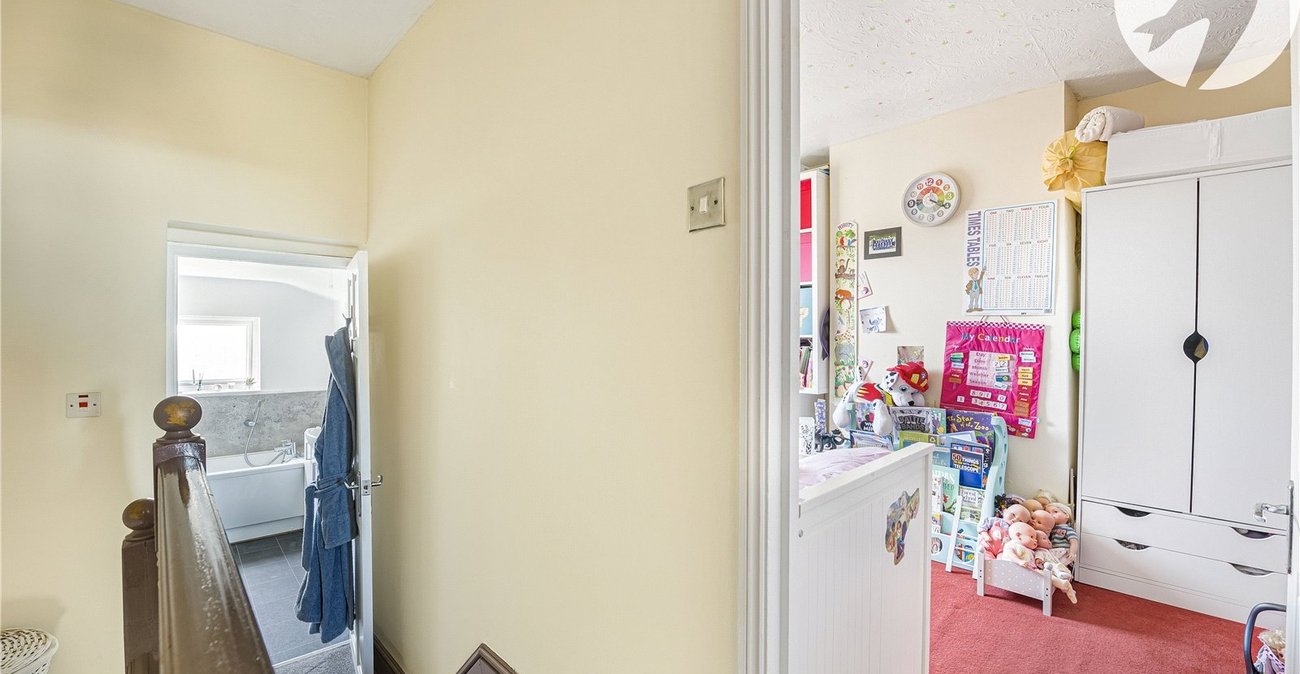 2 bedroom house for sale in Swanscombe | Robinson Jackson