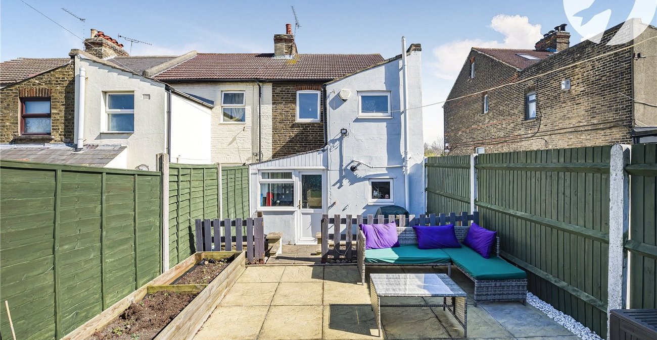 2 bedroom house for sale in Swanscombe | Robinson Jackson