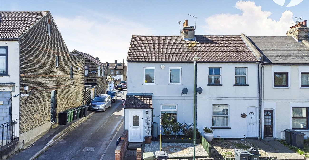 2 bedroom house for sale in Swanscombe | Robinson Jackson