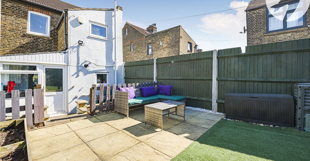 2 bedroom house for sale in Swanscombe | Robinson Jackson