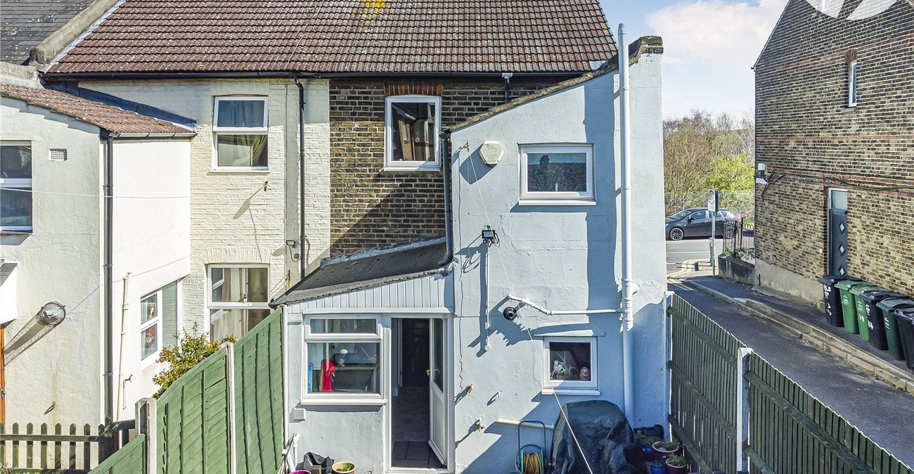 2 bedroom house for sale in Swanscombe | Robinson Jackson