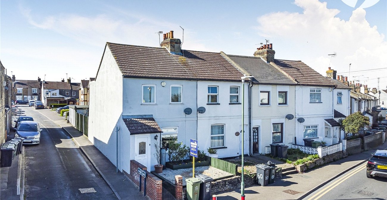 2 bedroom house for sale in Swanscombe | Robinson Jackson