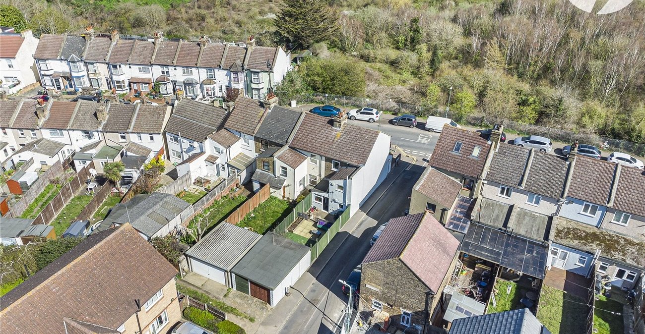 2 bedroom house for sale in Swanscombe | Robinson Jackson