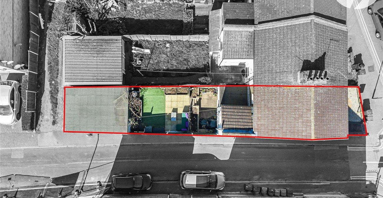 2 bedroom house for sale in Swanscombe | Robinson Jackson